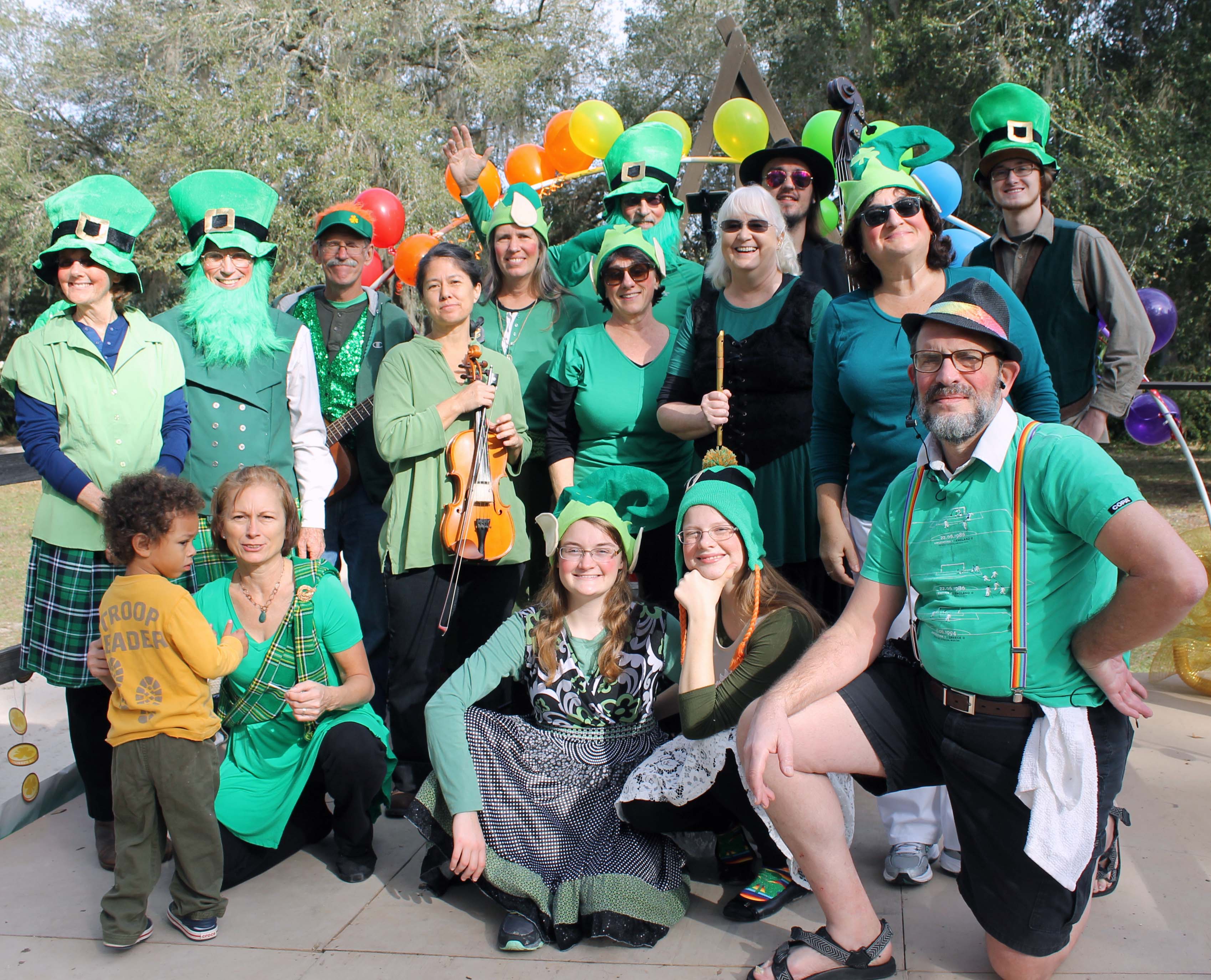 square dancers on Melrose float
